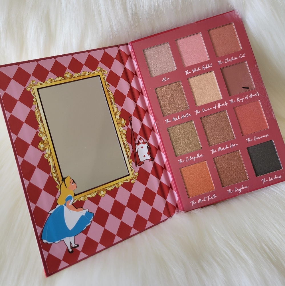 💙DISNEY ALICE IN WONDERLAND 12 EYESHADOW PALETTE💙